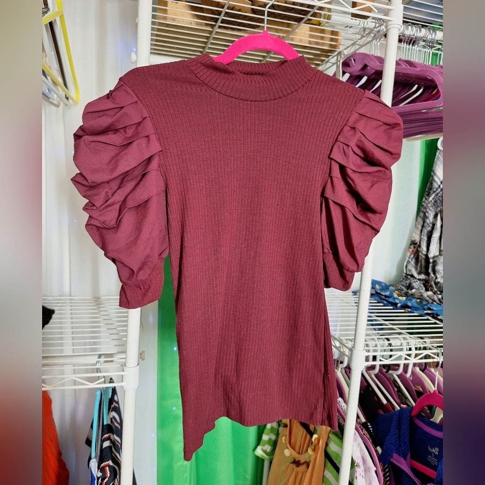 JOLIE AND JOY DARK RED PUFF SLEEVE TOP SIZE SMALL